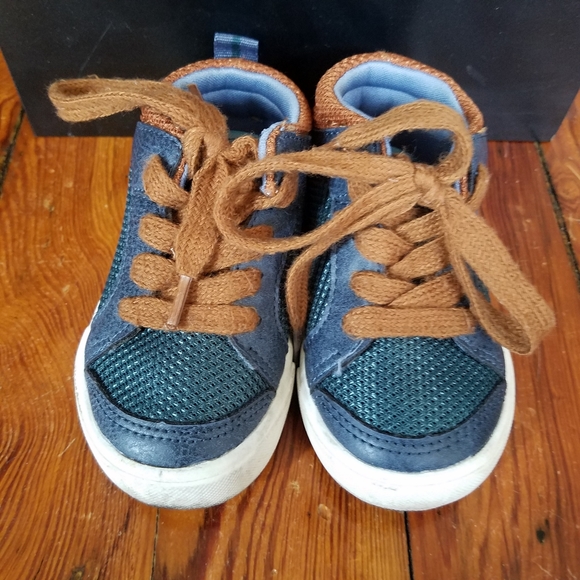 OshKosh Wren Lightning Bolt Sneaker 5 - Picture 2 of 6